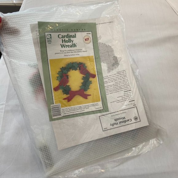 CARDINAL HOLLY WREATH Plastic Canvas Kit Vintage 1998 Craft Kit Christmas Decor - Picture 5 of 5